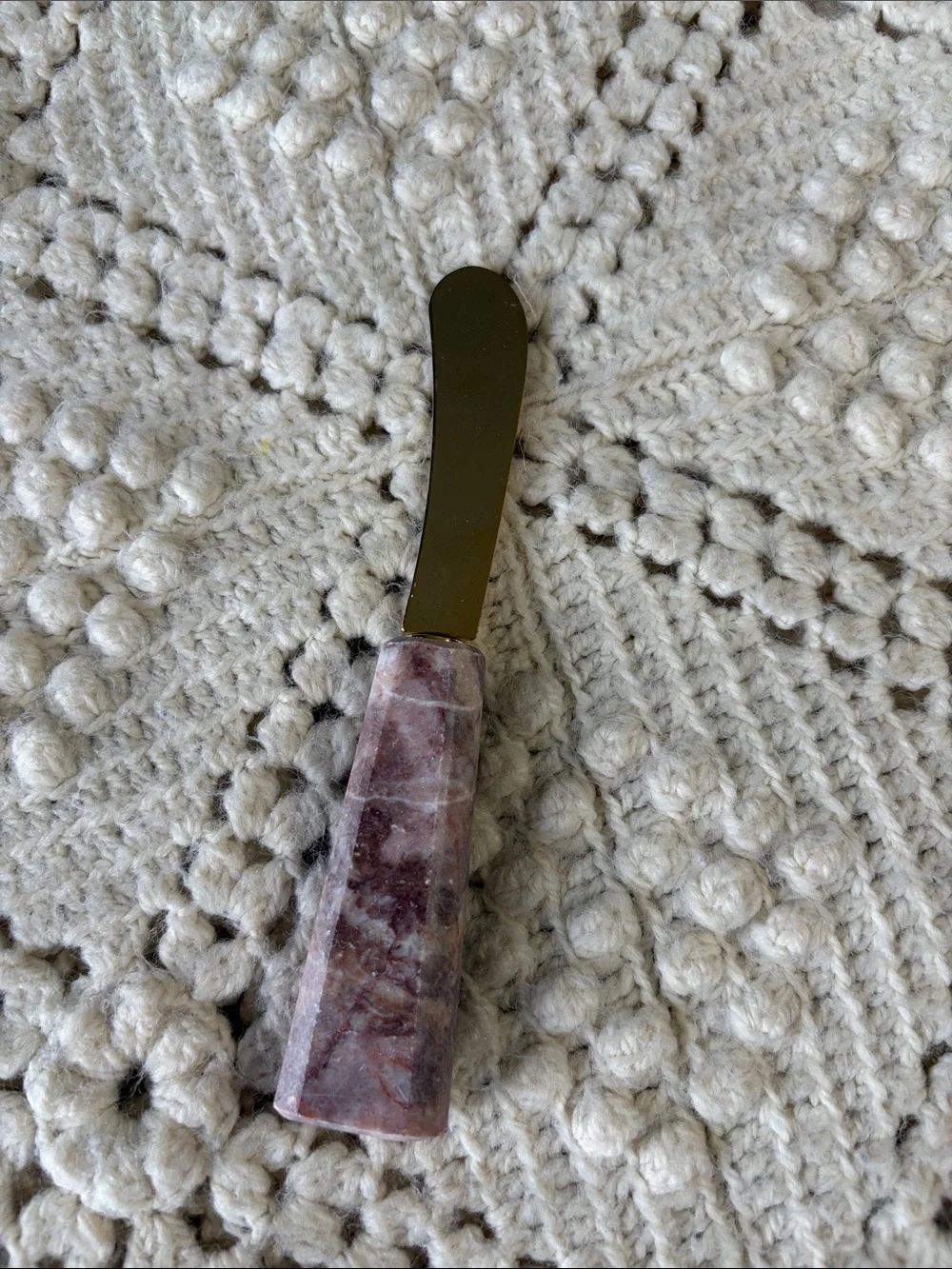 Vintage Pier 1 Marble Pink Stone Spreader with Gold Tone Blade like new